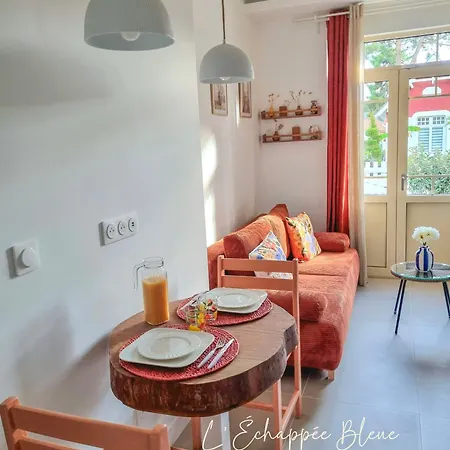 Hébergement de vacances L'échappée Bleue, Maison En Bord De Pour Et Travail *