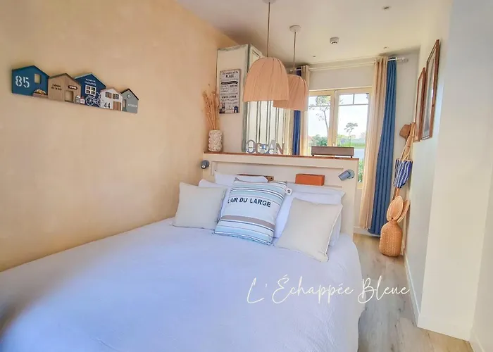 L'echappee Bleue, Maison En Bord De Pour Et Travail Nyaraló *