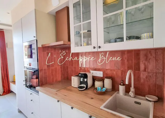 L'echappee Bleue, Maison En Bord De Pour Et Travail Nyaraló