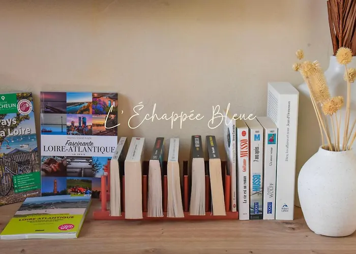 L'echappee Bleue, Maison En Bord De Pour Et Travail Nyaraló