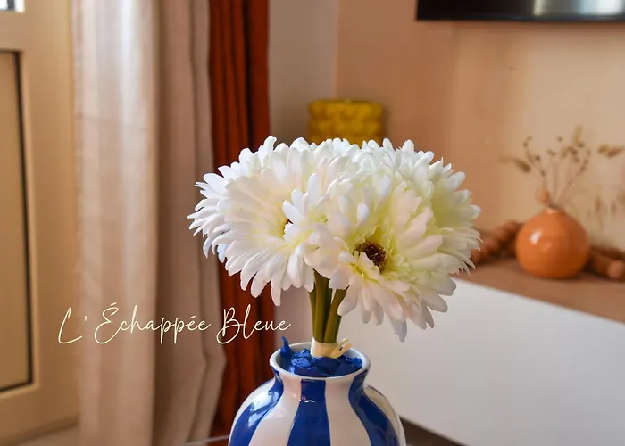 L'echappee Bleue, Maison En Bord De Pour Et Travail Nyaraló