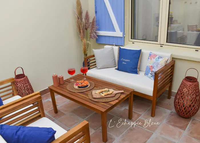 L'echappee Bleue, Maison En Bord De Pour Et Travail Nyaraló